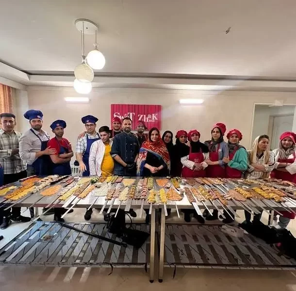آموزش راه اندازی رستوران در آموشگاه آرین احمدی