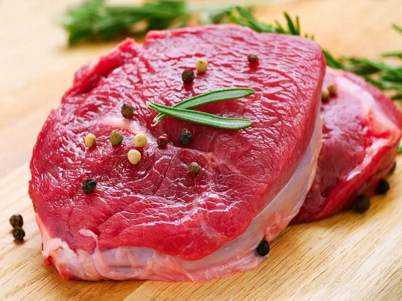 آموزش تهیه مواد اولیه با کیفیت برای تهیه کباب خوشمزه در دوره آموزش کباب و تخته کاری