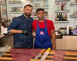سابقه درخشان سرآشپز اح مد احمدی در تربیت هنرجویان آشپزی و راه اندازی رستوران و تهیه غذا